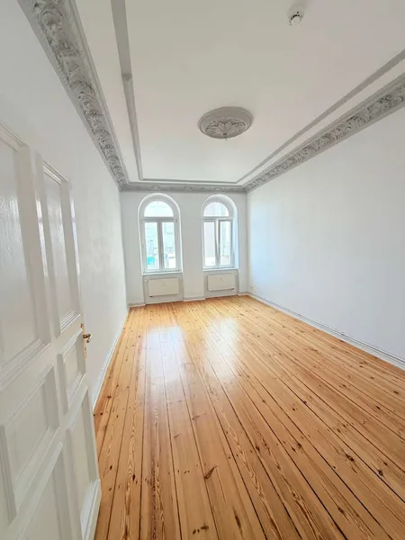 Stilvoller Altbauklassiker mit Stuckdecken in begehrter Lage von Berlin-Mitte — photo 1